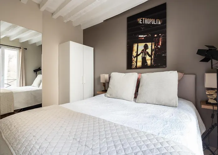 Stay In The Heart Of Paris