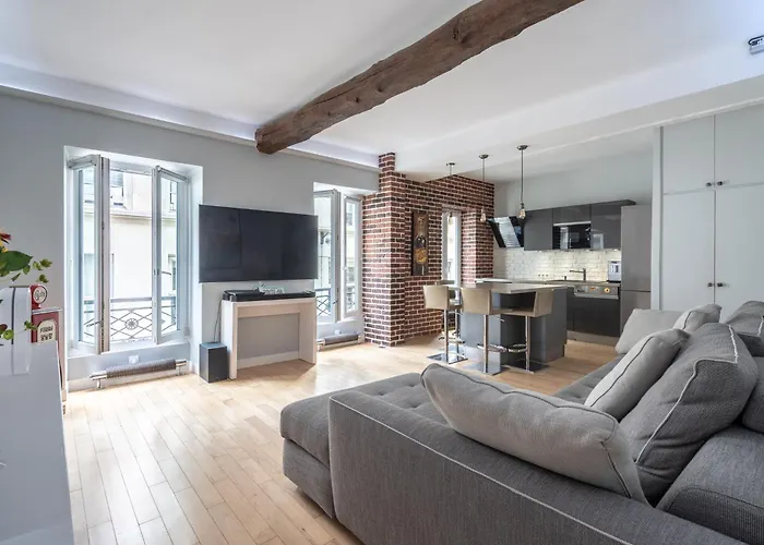 Stay In The Heart Of Paris